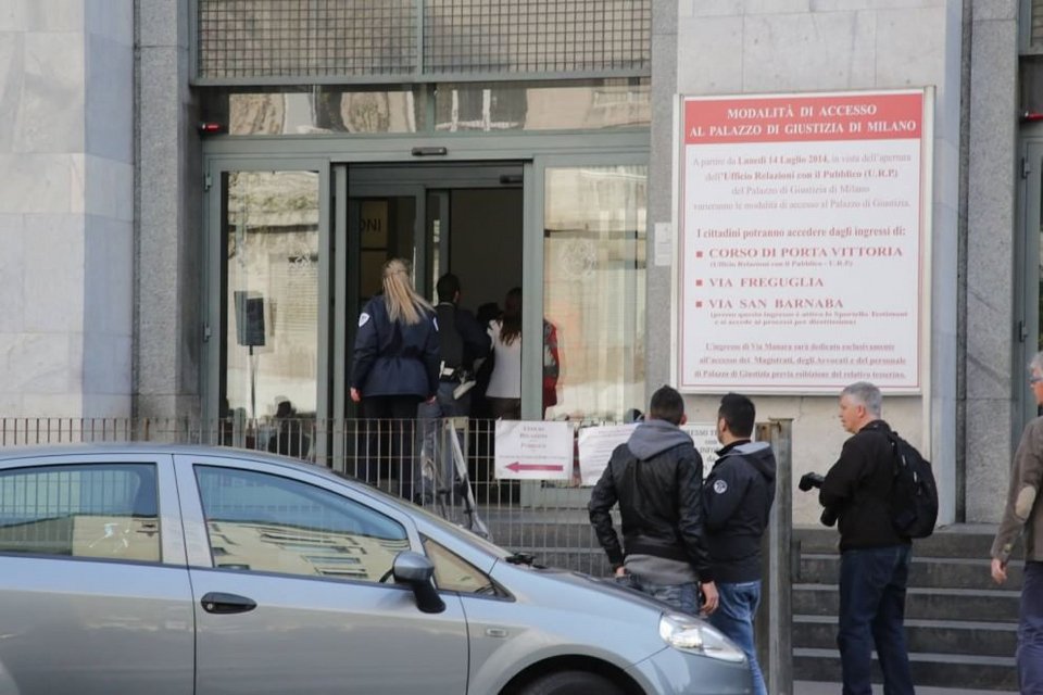 Τρόμος σε δικαστήριο του Μιλάνου: Τέσσερις νεκροί από πυροβολισμούς [εικόνες & βίντεο] | iefimerida.gr 13