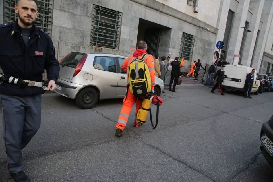Τρόμος σε δικαστήριο του Μιλάνου: Τέσσερις νεκροί από πυροβολισμούς [εικόνες & βίντεο] | iefimerida.gr 17