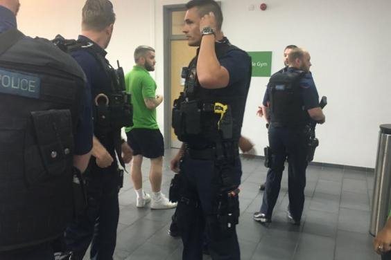 Συναγερμός στο Λονδίνο: Μεγάλη αστυνομική επιχείρηση σε στάδιο -Συνελήφθησαν τρεις ύποπτοι [εικόνες] | iefimerida.gr 6