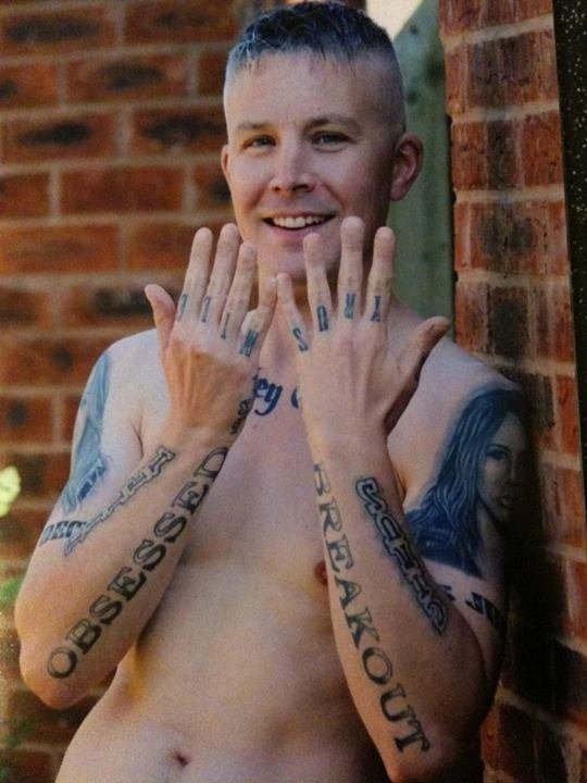 Άρρωστος θαυμαστής της Μάιλι Σάιρους έχει γεμίσει το σώμα του με τατουάζ αποκλειστικά για την πάρτη της [εικόνες+βίντεο] | iefimerida.gr 1