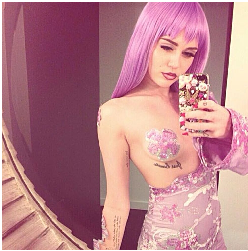 Τα πιο σέξι και δημοφιλή selfies του 2013-Από τη Μπιγιονσέ στο ...μπούστο της Μαράια Κάρεϊ [εικόνες] | iefimerida.gr 2