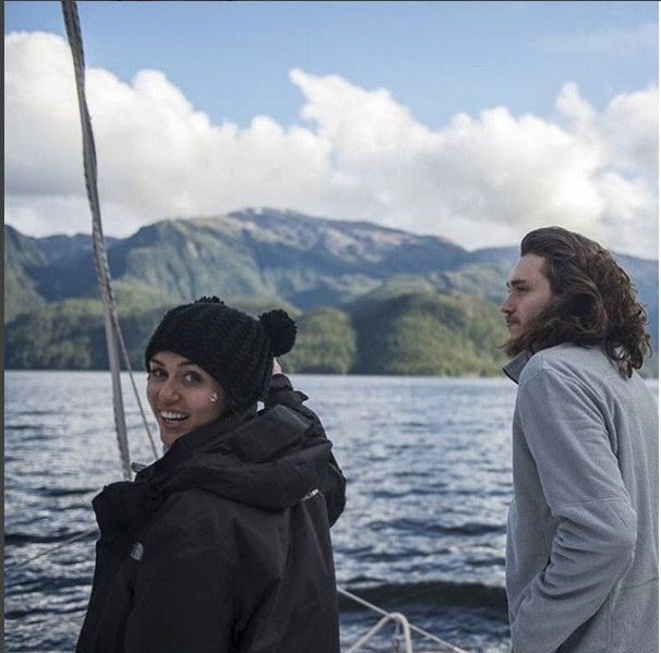 Η Μάιλι Σάιρους στο Βανκούβερ υπέρ των λύκων [εικόνες] | iefimerida.gr 1