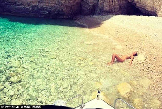 Τηλεπερσόνα περνάει ονειρεμένες διακοπές στη Ζάκυνθο και τρελαίνει το Λονδίνο [εικόνες] | iefimerida.gr 3