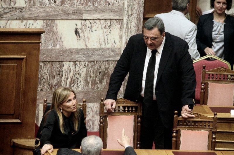 Παιδιά, εγγόνια, φίλοι στο πολιτικό μνημόσυνο Μητσοτάκη στη Βουλή [εικόνες] | iefimerida.gr 6