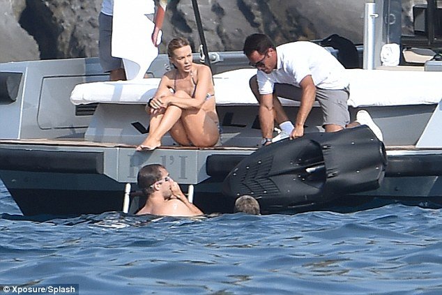 H Κάιλι Μινόγκ αποκαλύπτει ποιο είναι το μυστικό των τέλειων γλουτών [εικόνες]  | iefimerida.gr 2