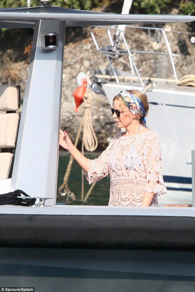 H Κάιλι Μινόγκ αποκαλύπτει ποιο είναι το μυστικό των τέλειων γλουτών [εικόνες]  | iefimerida.gr 4