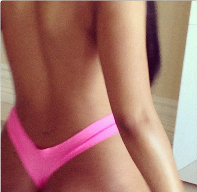 Πληθωρική διάσημη τραγουδίστρια ποστάρει την πίσω όψη της στο twitter και τρελαίνει τους θαυμαστές της [εικόνες] | iefimerida.gr 0