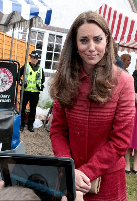 H Κέιτ Μίντλετον μέθυσε σε επίσημη επίσκεψη -Απίστευτες γκριμάτσες [εικόνες] | iefimerida.gr 2