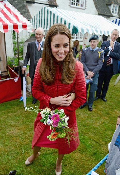 H Κέιτ Μίντλετον μέθυσε σε επίσημη επίσκεψη -Απίστευτες γκριμάτσες [εικόνες] | iefimerida.gr 3