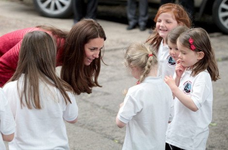 H Κέιτ Μίντλετον μέθυσε σε επίσημη επίσκεψη -Απίστευτες γκριμάτσες [εικόνες] | iefimerida.gr 4