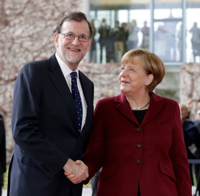 Ολοκληρώθηκε η συνάντηση του Ομπάμα με Eυρωπαίους ηγέτες -Μ' ένα φιλί τον αποχαιρέτησε η Μέρκελ [εικόνες]  | iefimerida.gr 5