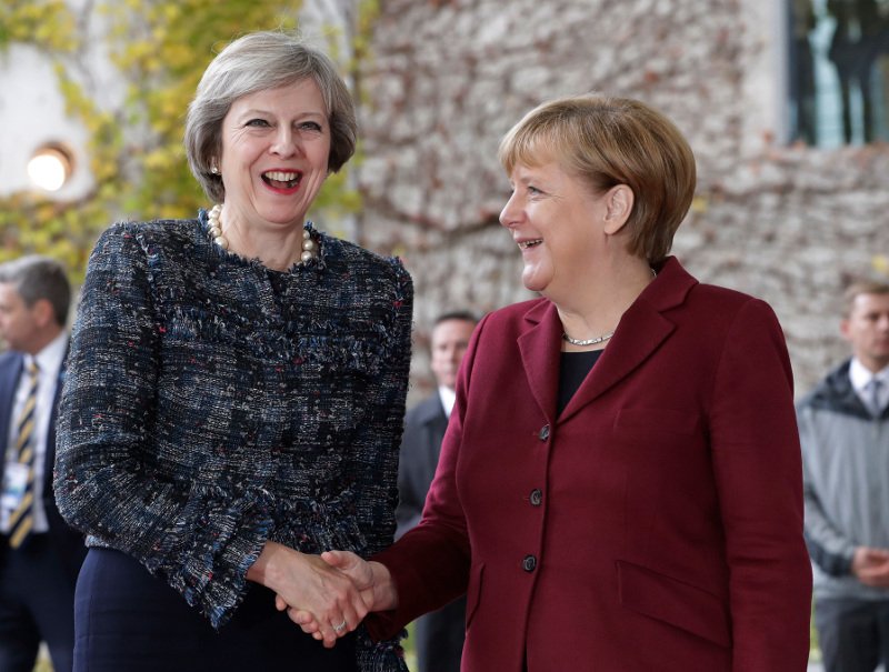 Ολοκληρώθηκε η συνάντηση του Ομπάμα με Eυρωπαίους ηγέτες -Μ' ένα φιλί τον αποχαιρέτησε η Μέρκελ [εικόνες]  | iefimerida.gr 6