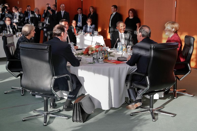 Ολοκληρώθηκε η συνάντηση του Ομπάμα με Eυρωπαίους ηγέτες -Μ' ένα φιλί τον αποχαιρέτησε η Μέρκελ [εικόνες]  | iefimerida.gr 10