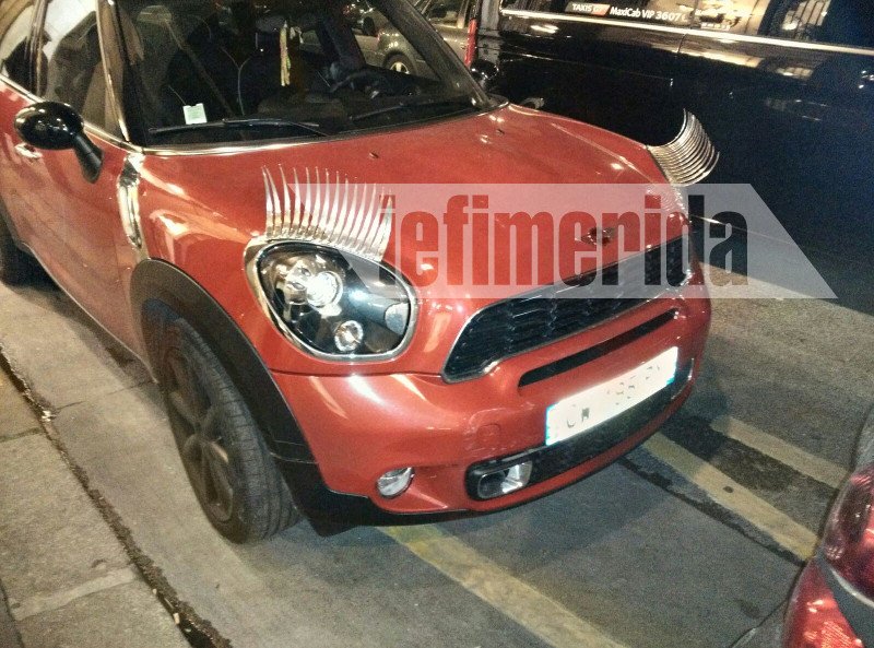 Στο Παρίσι κυκλοφορεί ένα mini cooper με... βλεφαρίδες! [εικόνα] | iefimerida.gr 0