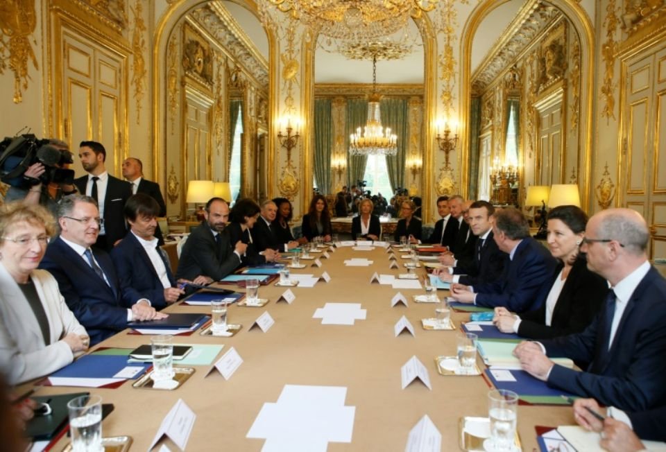 Ο Εμανουέλ Μακρόν θέλει να διοικήσει τη Γαλλία σαν επιχείρηση -Πέταξε έξω από το προεδρικό τους δημοσιογράφους [εικόνες] | iefimerida.gr 4