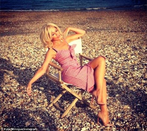 Γελάνε μαζί της -Η πιο αποτυχημένη προσπάθεια σταρ να μεταμφιεστεί σε Μέριλιν [εικόνες] | iefimerida.gr 0