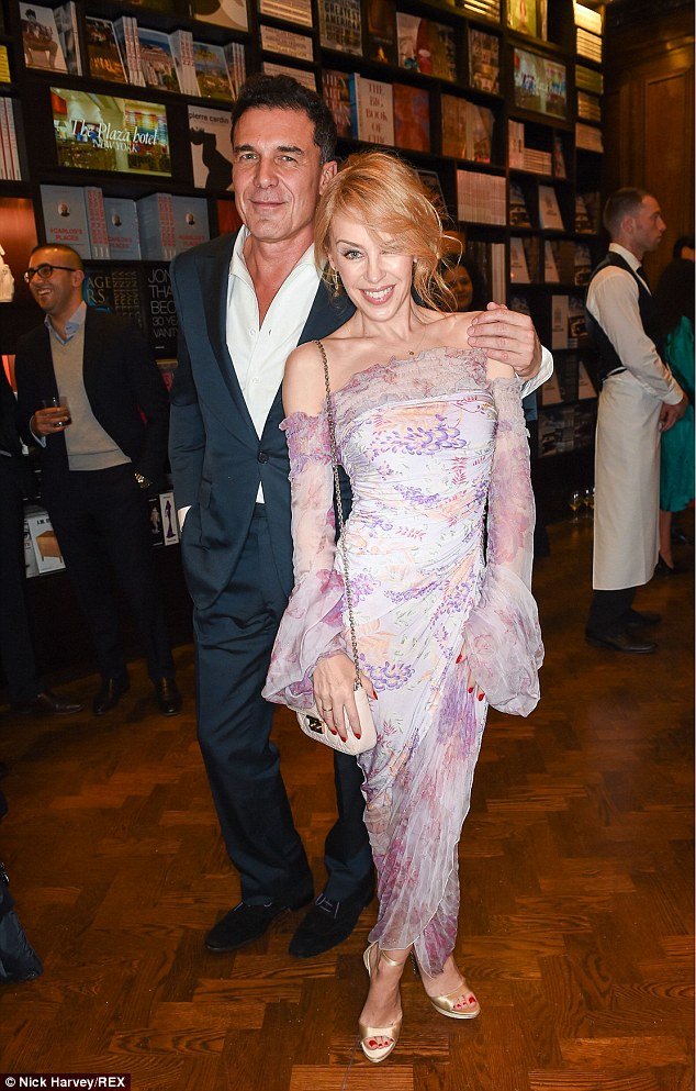 Ο νέος έρωτας της Κάιλι Μινόγκ είναι βαθύπλουτος και... άπιστος [εικόνες] | iefimerida.gr 1