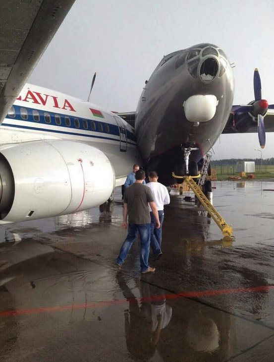 Συγκρούστηκαν δύο αεροπλάνα στο αεροδρόμιο του Μινσκ -Εξαιτίας σφοδρής κακοκαιρίας [εικόνες] | iefimerida.gr 2