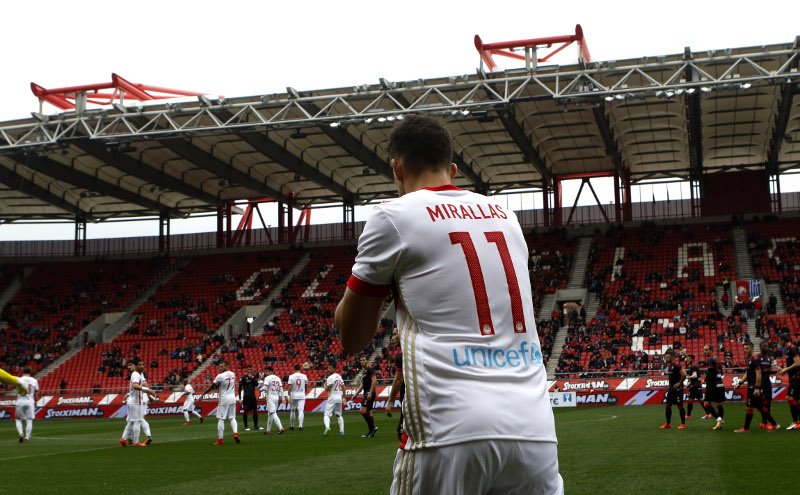 Αποθέωση για Μιραλάς στο Καραϊσκάκη -Στο ματς Κυπέλλου Ολυμπιακός-Πλατανιάς [εικόνες] | iefimerida.gr 6