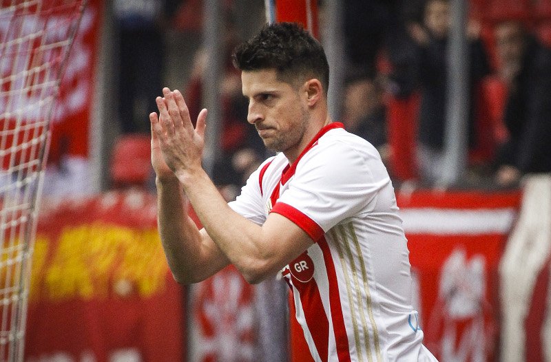 Αποθέωση για Μιραλάς στο Καραϊσκάκη -Στο ματς Κυπέλλου Ολυμπιακός-Πλατανιάς [εικόνες] | iefimerida.gr 2