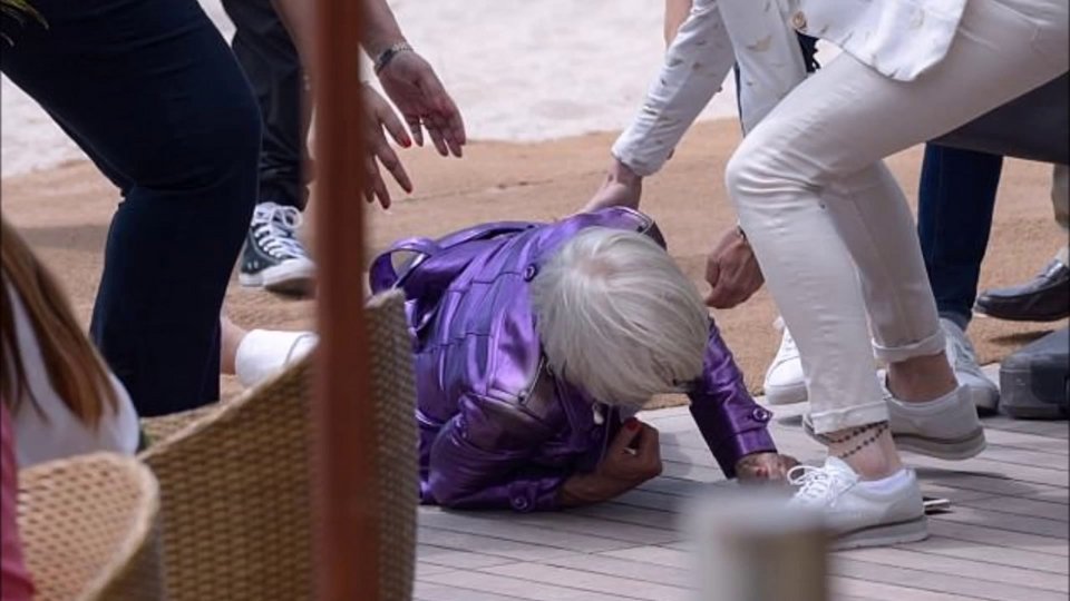 Η Ελεν Μίρεν έφαγε μια επική τούμπα στις Κάννες [βίντεο] | iefimerida.gr 3