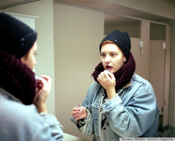 Η τελετουργία της ομορφιάς -Γυναίκες ποζάρουν μπροστά στον καθρέφτη τους και αποθεώνονται [εικόνες] | iefimerida.gr 2