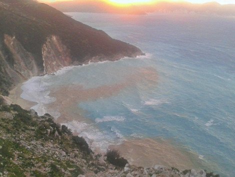 Δέος προκαλεί η αλλαγή του τοπίου στον Μύρτο της Κεφαλονιάς μετά το χτύπημα του Εγκέλαδου [εικόνα] | iefimerida.gr 0