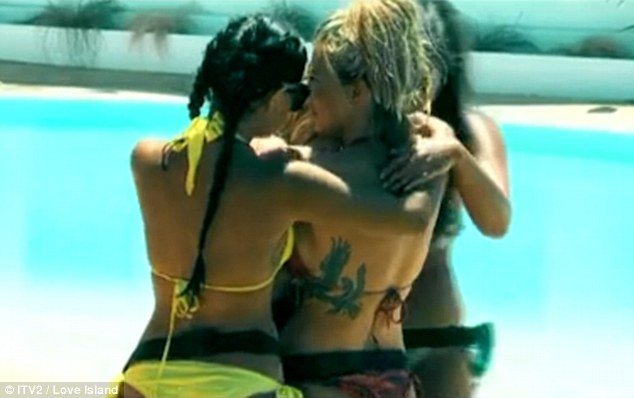 To κλάμα της Μις Βρετανία, που έχασε το στέμμα της επειδή έκανε σεξ σε ριάλιτι [εικόνες & βίντεο] | iefimerida.gr 2