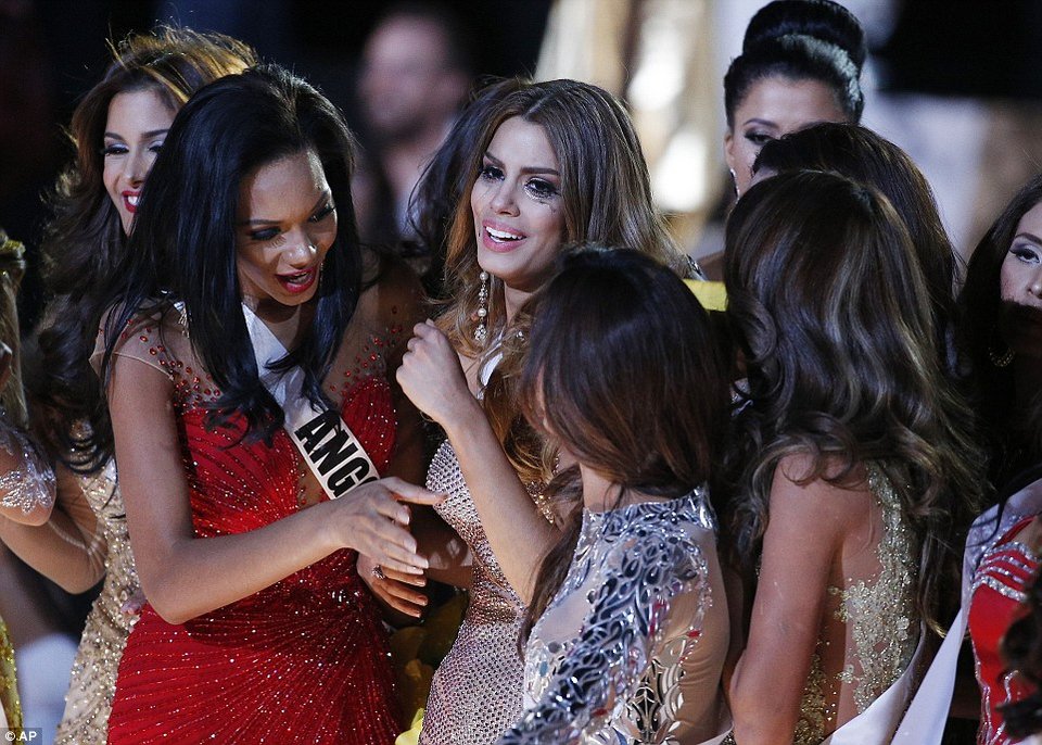 Ο Steve Harvey απολογήθηκε στη Miss Universe -«Είχα πιει και έπαιζα ρουλέτα πριν τον τελικό» [εικόνες & βίντεο] | iefimerida.gr 4