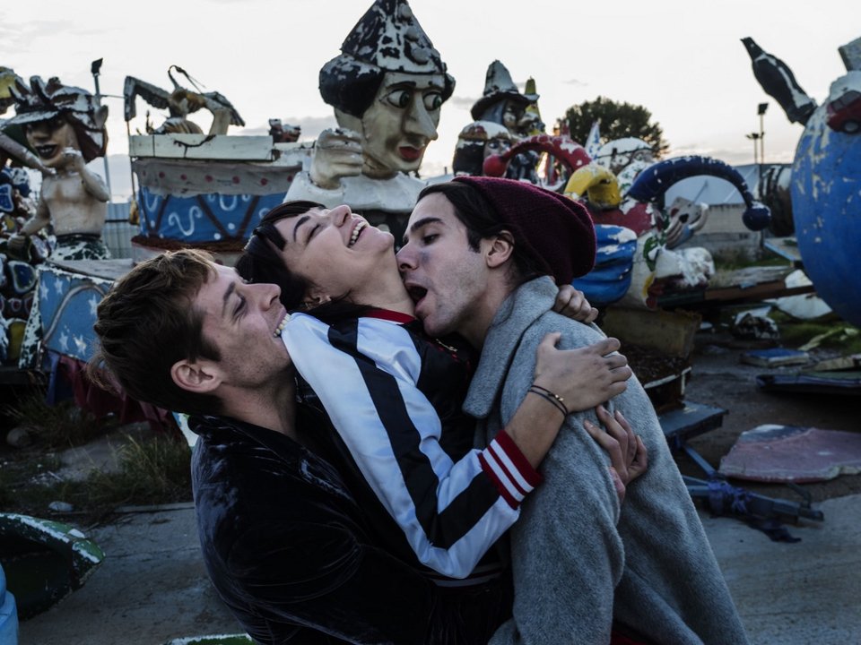 Πειραματίζονται με τα όριά τους επί σκηνής: Βία, παραβατικότητα, άρνηση [εικόνες & βίντεο]  | iefimerida.gr 2