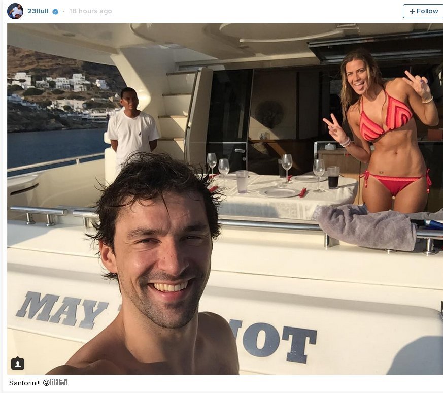 Στη Σαντορίνη για διακοπές ο Σέρχιο Γιουλ [εικόνα] | iefimerida.gr 0