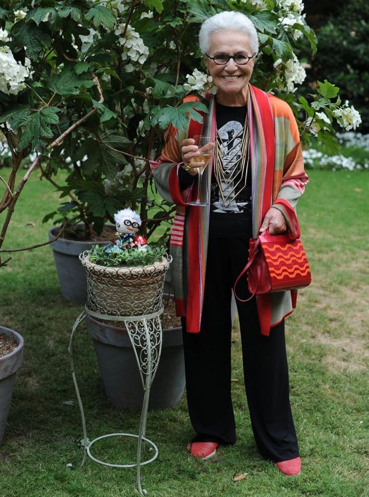 Missoni, η πανέξυπνη 83χρονη Ιταλίδα που έβαλε τρελό χρώμα στα πανάκριβα ρούχα της [εικόνες] | iefimerida.gr 1