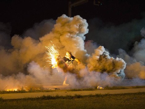 Οργή λαού στο Φέργκιουσον: Συγκρούσεις διαδηλωτών με αστυνομικούς -Χαροπαλεύει άνδρας που πυροβολήθηκε κατά τη διάρκεια των επεισοδίων [εικόνες & βίντεο] | iefimerida.gr 6