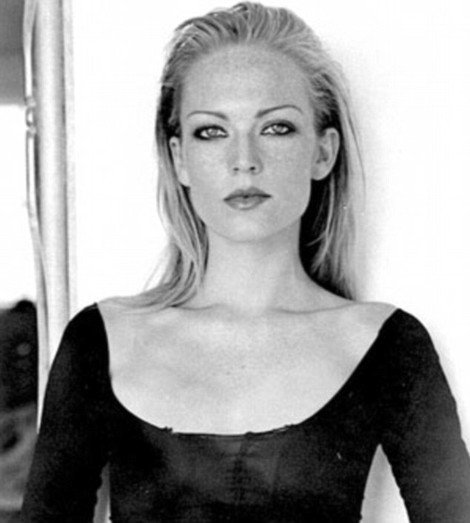 Το «μυστήριο της Σταχτοπούτας» -Η ιστορία της 20χρονης γαλανομάτας καλλονής που εξαφανίστηκε αφήνοντας πίσω της μόνο ένα παπούτσι [εικόνες] | iefimerida.gr 1