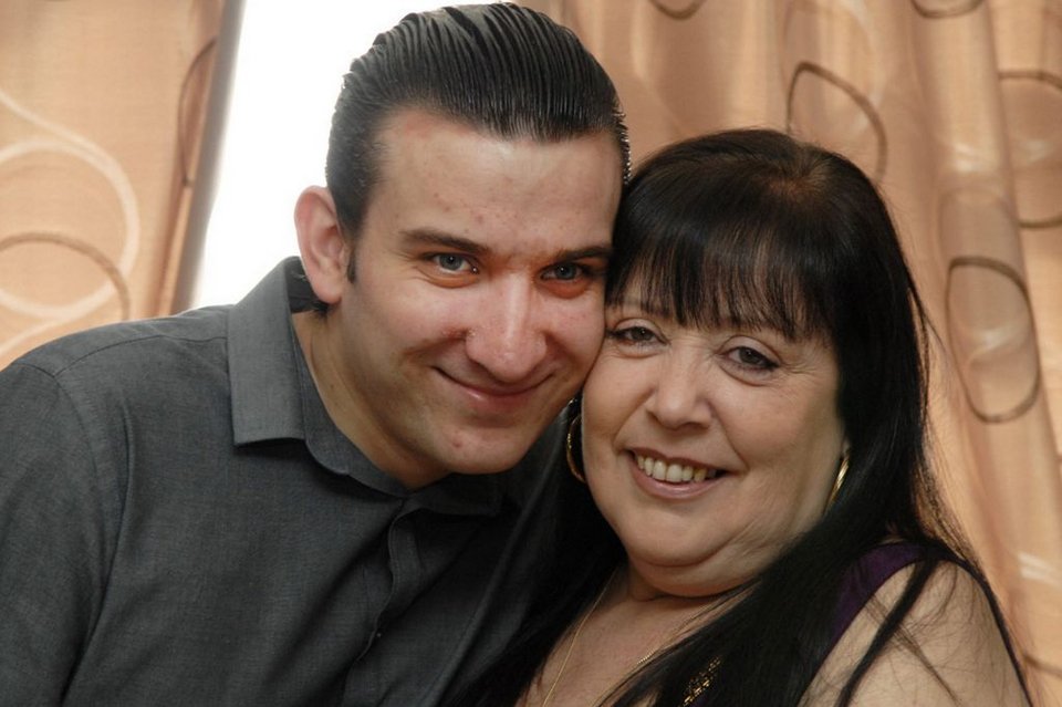 Νεαρός παντρεύτηκε την 54χρονη μητέρα του κολλητού του [εικόνες] | iefimerida.gr 3