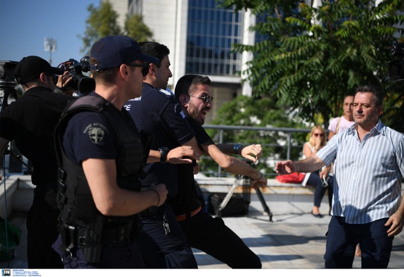 Με οργή και κατάρες υποδέχθηκαν τον Σοροπίδη οι συγγενείς της Δώρας- φωτογραφία intimenews