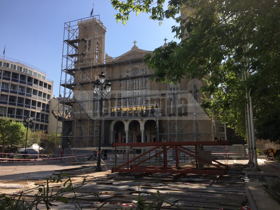 Κατεβαίνουν μετά από 20 χρόνια οι σκαλωσιές στη Μητρόπολη Αθηνών [εικόνες] | iefimerida.gr 2