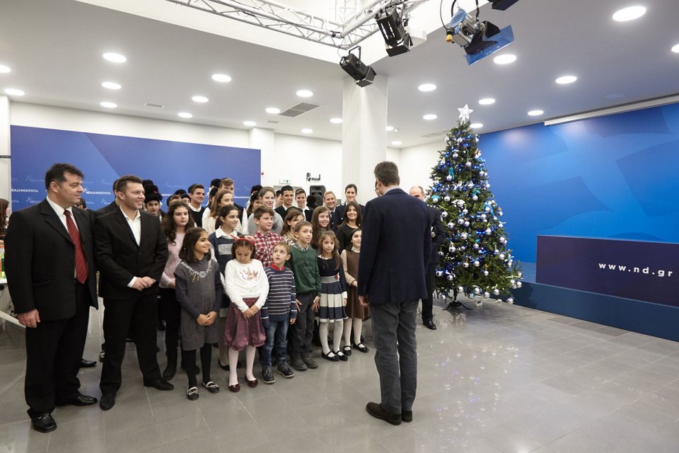 Η μικρή Αριάδνη που έκλεψε την καρδιά του Κυριάκου Μητσοτάκη - Οι μαντινάδες που του αφιέρωσαν Κρήτες [εικόνες] | iefimerida.gr 0