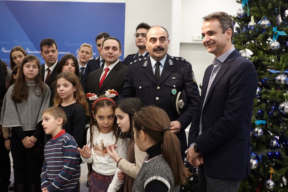 Η μικρή Αριάδνη που έκλεψε την καρδιά του Κυριάκου Μητσοτάκη - Οι μαντινάδες που του αφιέρωσαν Κρήτες [εικόνες] | iefimerida.gr 3