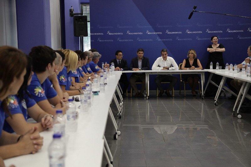 Συνάντηση του Μητσοτάκη με μέλη της ολυμπιακής ομάδας κωφών [εικόνες] | iefimerida.gr 2