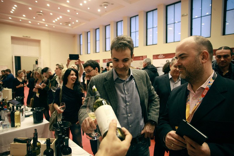 Δέσμευση Μητσοτάκη για κατάργηση του ΕΦΚ στο κρασί -Από την έκθεση «Οινόραμα» [εικόνες] | iefimerida.gr 0