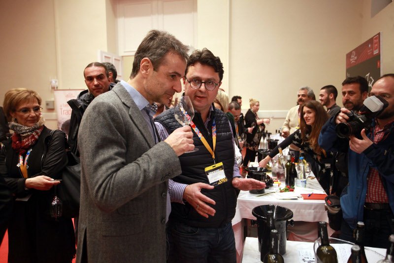 Δέσμευση Μητσοτάκη για κατάργηση του ΕΦΚ στο κρασί -Από την έκθεση «Οινόραμα» [εικόνες] | iefimerida.gr 1