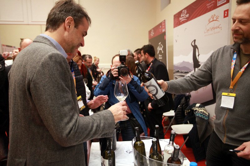 Δέσμευση Μητσοτάκη για κατάργηση του ΕΦΚ στο κρασί -Από την έκθεση «Οινόραμα» [εικόνες] | iefimerida.gr 2