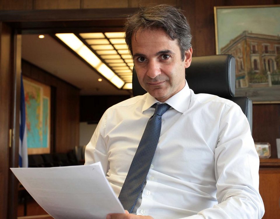 Το παιδάκι που χαιρετάει τον Κωνσταντίνο Καραμανλή είναι σημερινός υπουργός [εικόνα] | iefimerida.gr 1