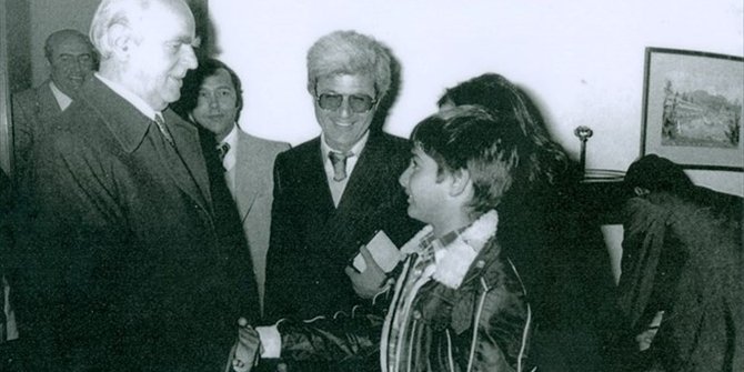 Το παιδάκι που χαιρετάει τον Κωνσταντίνο Καραμανλή είναι σημερινός υπουργός [εικόνα] | iefimerida.gr 0