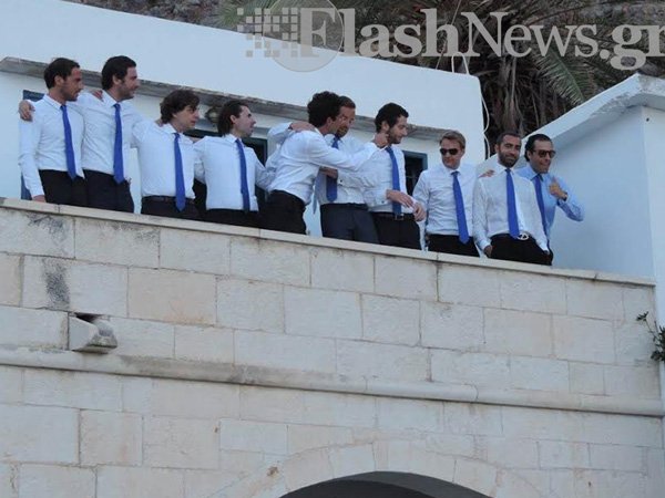 Καρέ-καρέ ο γάμος του εγγονού του Κωνσταντίνου Μητσοτάκη στα Σφακιά [εικόνες] | iefimerida.gr 1