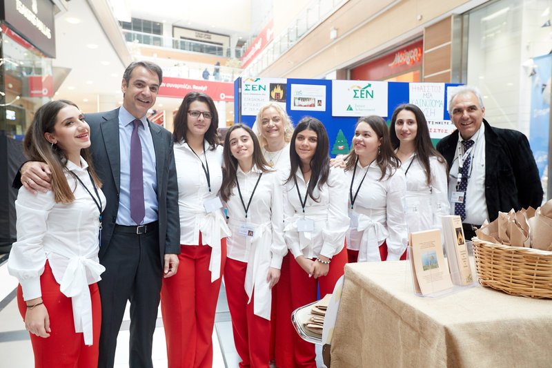 Μητσοτάκης σε νέους επιχειρηματίες: Ανάμεσά σας αυτοί που θα κρατήσουν όρθια τη χώρα τις επόμενες δεκαετίες | iefimerida.gr 9