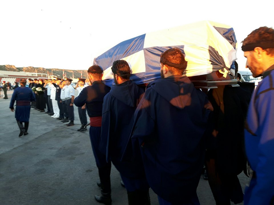 Απρόοπτο με το C-130 που μετέφερε τη σορό του Μητσοτάκη- Διαψεύδει το ΓΕΣ [εικόνες] | iefimerida.gr 3