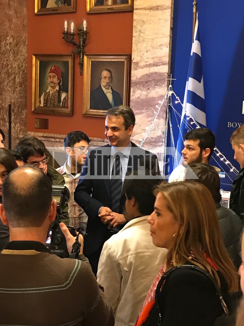 Ο Κυριάκος Μητσοτάκης ξενάγησε στη Βουλή παιδιά με ειδικές ανάγκες -Τι του ζήτησαν [εικόνες] | iefimerida.gr 1