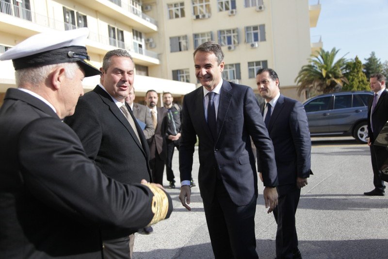 Ο Μητσοτάκης στο υπουργείο Αμυνας -Συνάντηση με τον Καμμένο [εικόνες] | iefimerida.gr 1